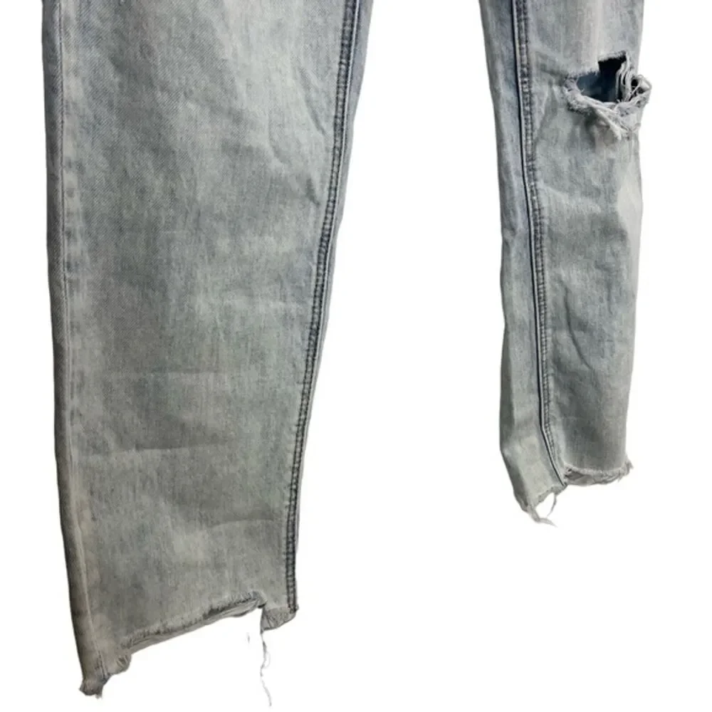 AMERICAN EAGLE MOM JEAN High Rise Distressed Light Blue Wash Raw Hem Jeans sz 4